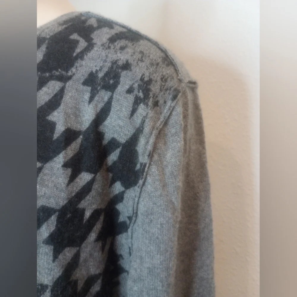 Public Opinion Gray and Black Houndstooth 100% Cashmere  Men SweaterZs XL